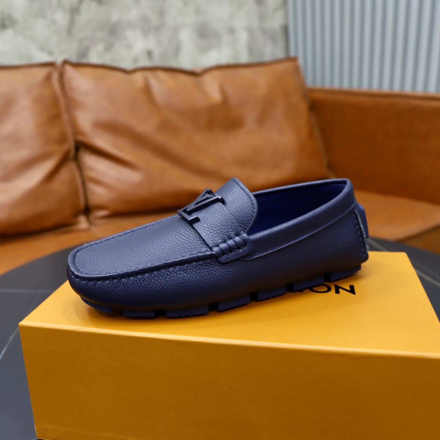 Ex-factory price: 480💰【LV】Louis Vuitton ⚠️High-end men’s driving and pedal series ⚠️38-44 (customized for 45) ⚠️All original cowhide leather! Thick and soft! Made entirely of calfskin lining! Rubber sheet anti-slip beanie sole! Three-dimensional package technology! Fashionable and classic! Handicrafts! Original high quality! Feel free to compare!